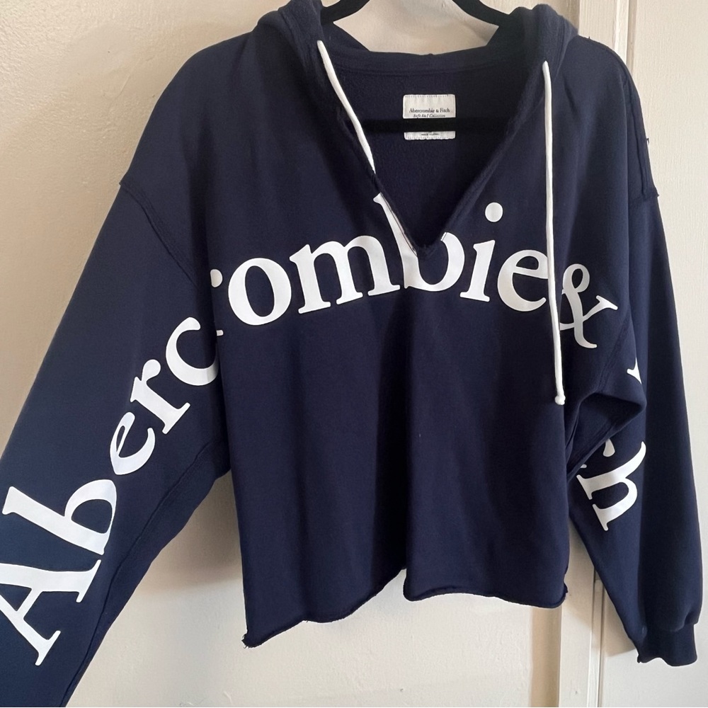 Crop top navy blue sweatshirt